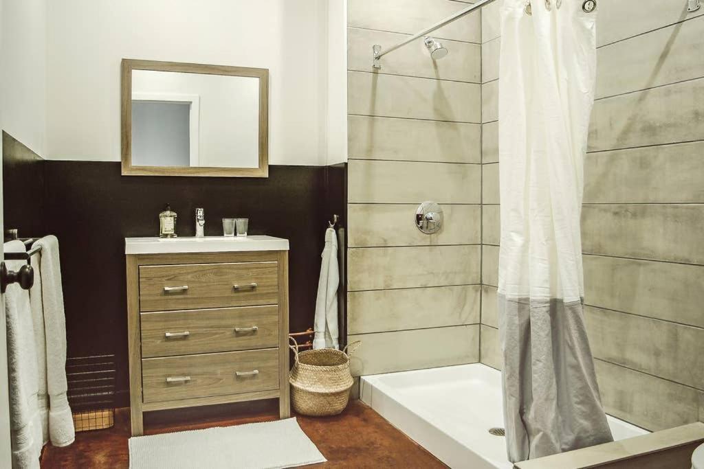 Rail Park Downtown Studio, Amazing Views, Contactless Check-In 필라델피아 외부 사진